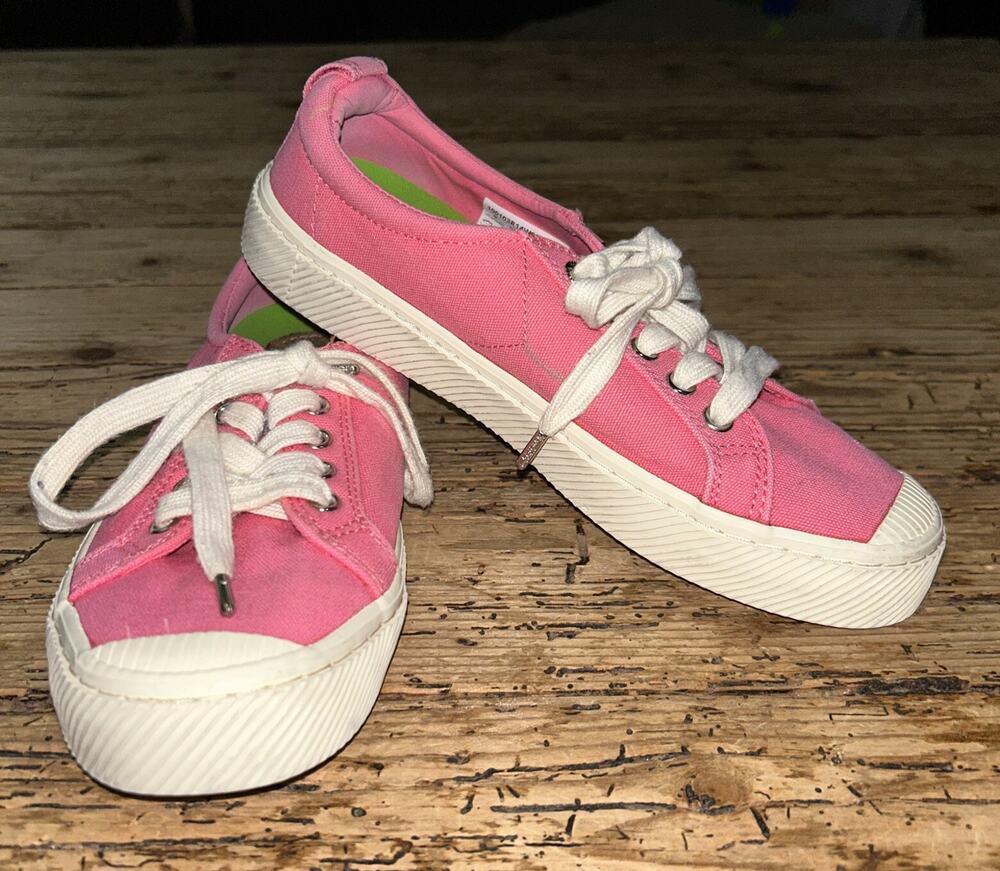 Cariuma Oca Canvas Sneaker Pink White Shoes Women’s Size 8